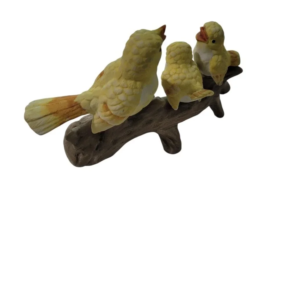 Royal Crown Birds on a Log Figurine Yellow Saffron Finch Vintage Chicks Baby - Picture 4 of 9
